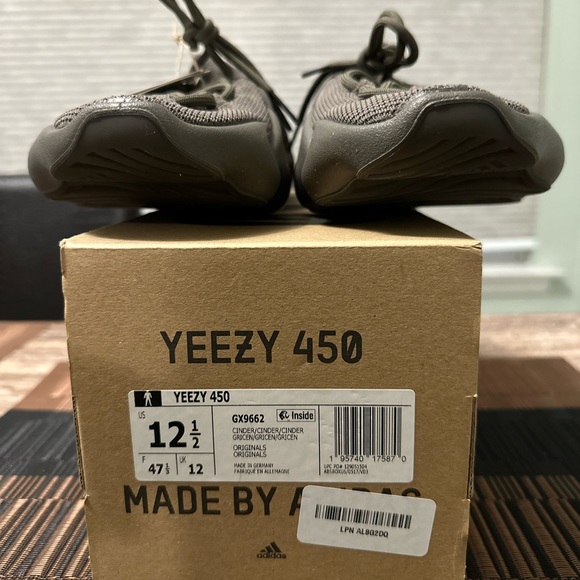 NWT - Yeezy Boost 450 - Cinder- Size 12 - Picture 3 of 11